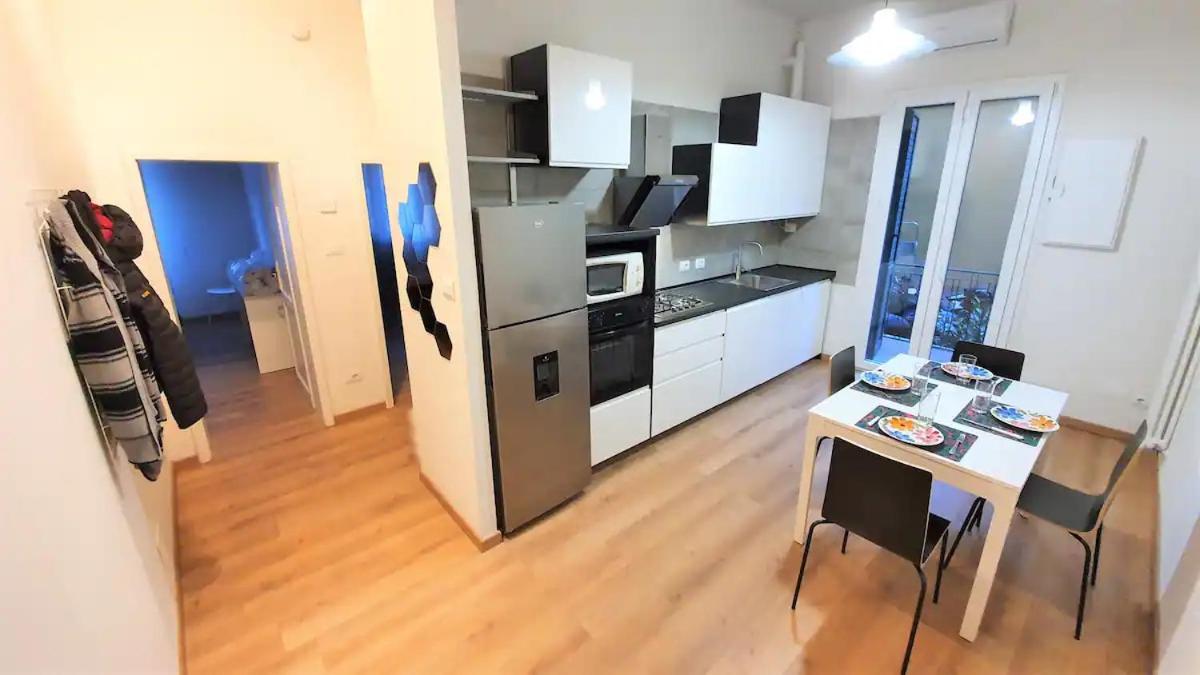 Fiera Station Apartment Bologna Esterno foto